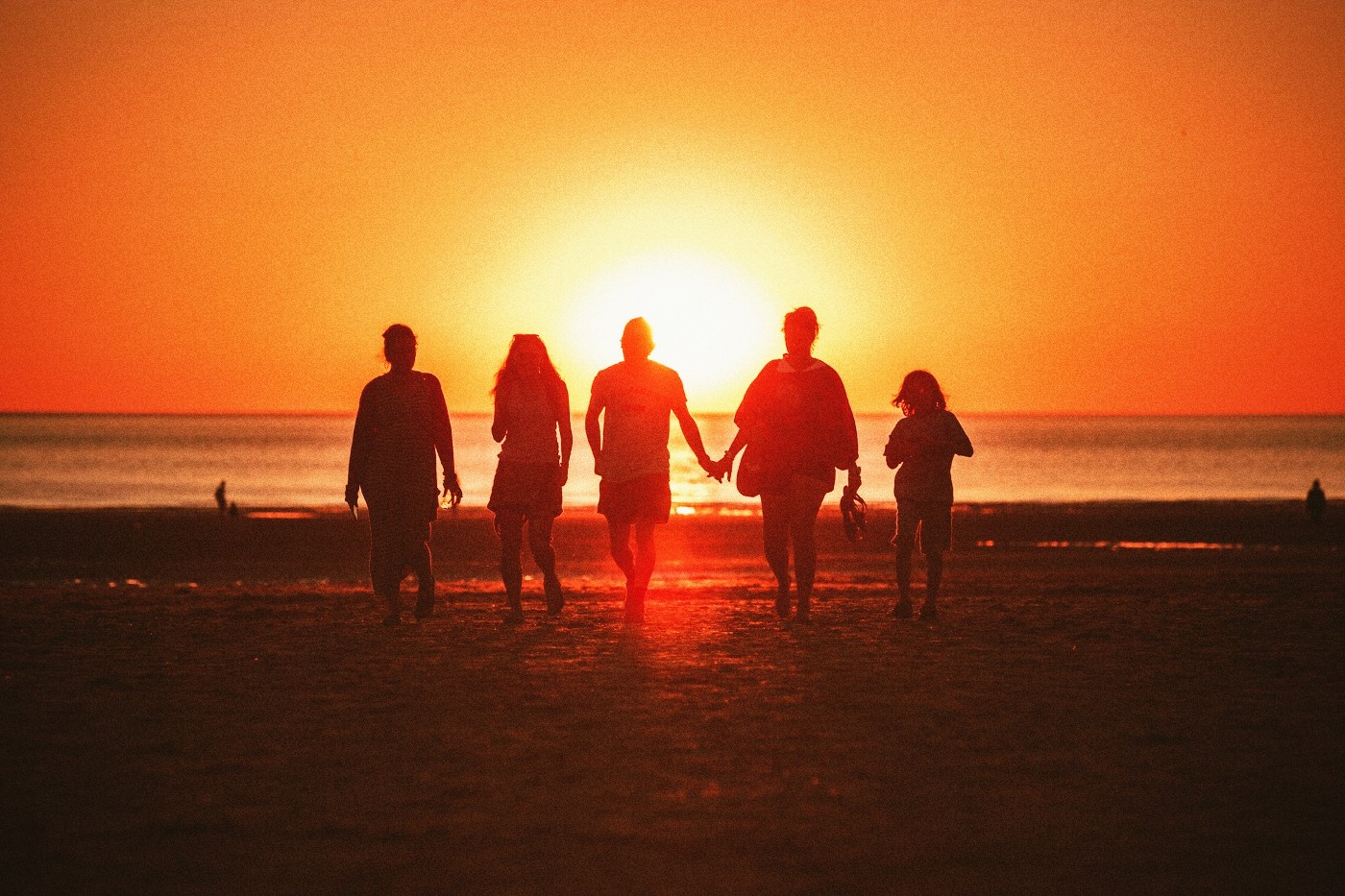 Familie am Strand, entwickelt mit Kodak Gold 200