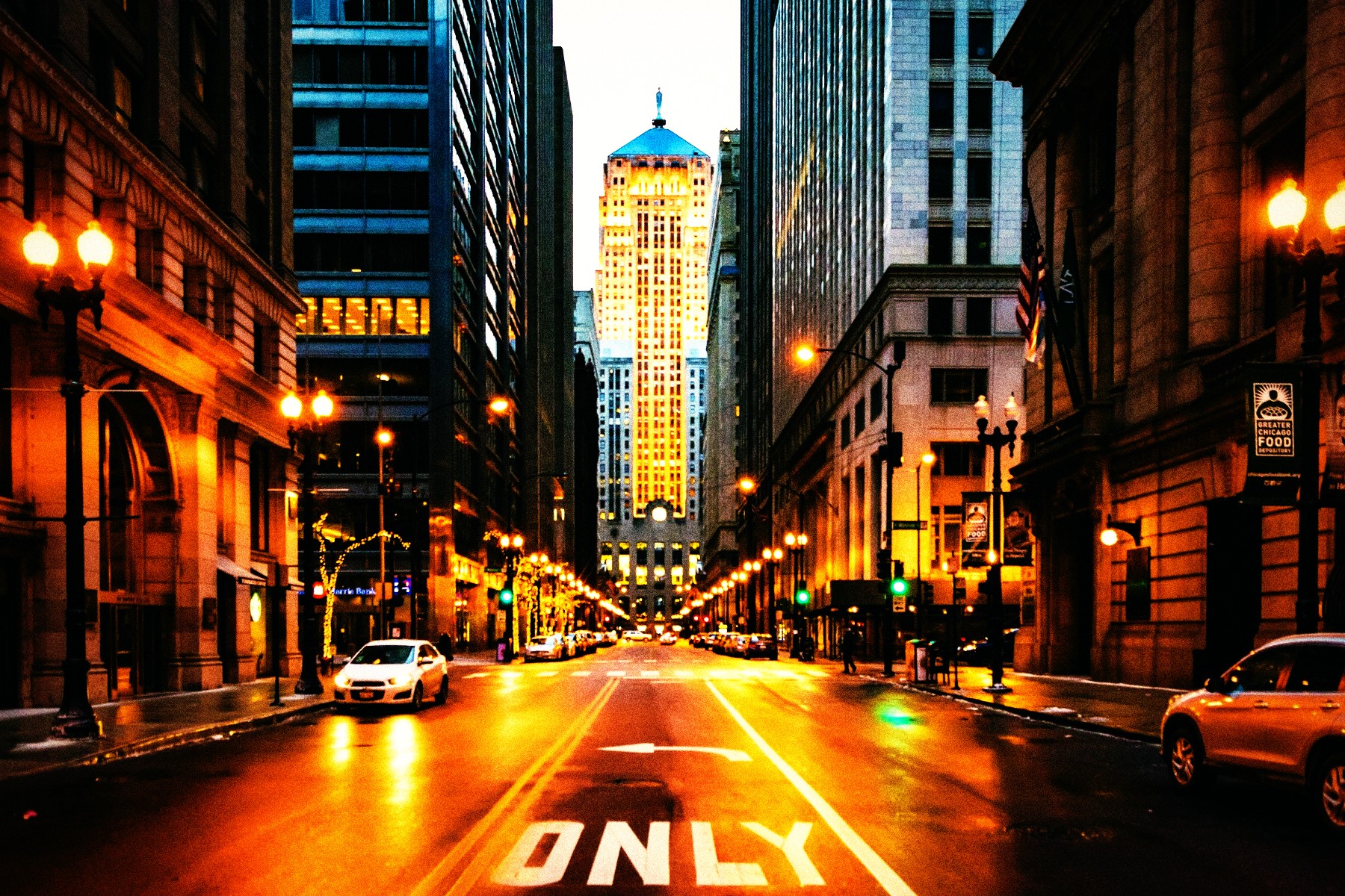 Beleuchtete Straße bei Nacht, Cross-Process E6